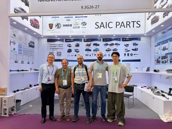 Ningtai team with international customers at the SAIC PARTS Canton Fair booth